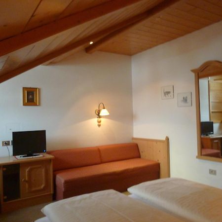 Hotel Holzer Sexten Habitación foto
